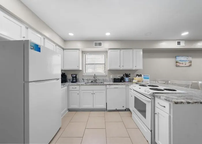 Bonhomme Richard East By Youngs Suncoast * Gulf Shores