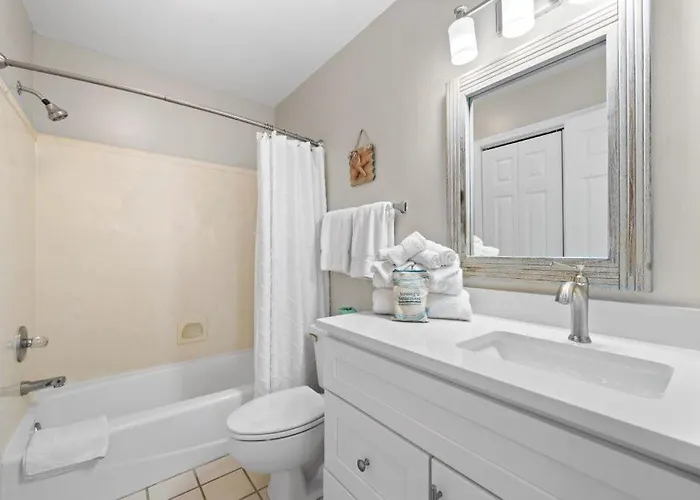 Bonhomme Richard East By Youngs Suncoast Holiday home