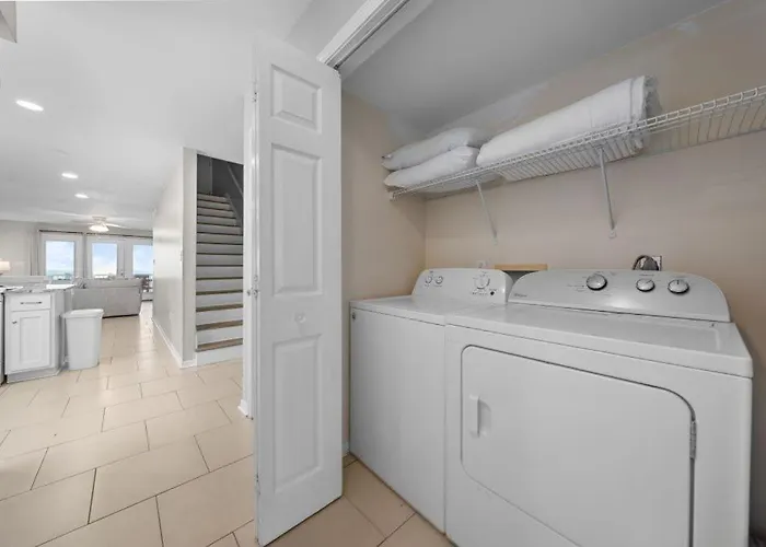 Holiday home Bonhomme Richard East By Youngs Suncoast